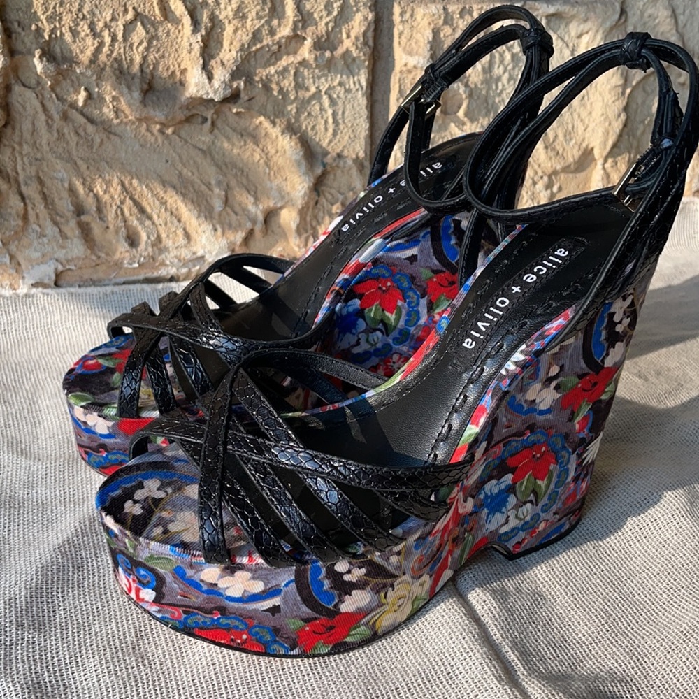 (SOLD) Alice & Olivia floral Wedge sandals Size 35 Rare - Picture 6 of 15